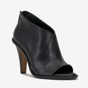 NWOB Vince Camuto Frisnell Peep-Toe Bootie Black Size 7
